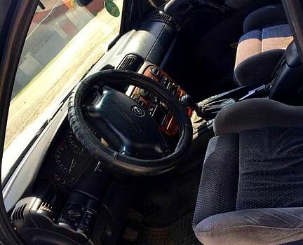 Опель Омега, объемом двигателя 2 л и пробегом 350 тыс. км за 1300 $, фото 2 на Automoto.ua