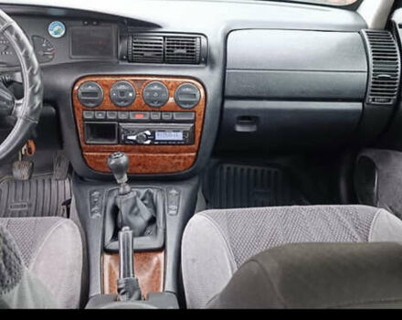 Опель Омега, объемом двигателя 2 л и пробегом 360 тыс. км за 2600 $, фото 3 на Automoto.ua