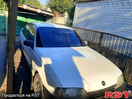 Опель Омега, об'ємом двигуна 2 л та пробігом 0 тис. км за 1700 $, фото 1 на Automoto.ua