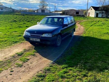 Опель Омега, об'ємом двигуна 2 л та пробігом 300 тис. км за 1300 $, фото 1 на Automoto.ua