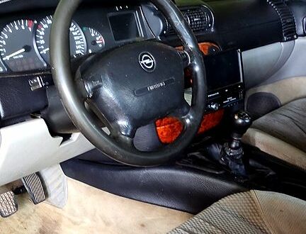 Опель Омега 1996 у Рівному на Automoto.ua Опель Омега, об'ємом двигуна 2 л та пробігом 500 тис. км за 600 $, фото 1 на Automoto.ua