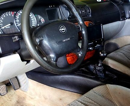 Опель Омега 1996 в Ровно на Automoto.ua Опель Омега, объемом двигателя 2 л и пробегом 500 тыс. км за 600 $, фото 1 на Automoto.ua