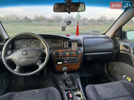 Опель Омега 1998 у Александровке на Automoto.ua Опель Омега, об'ємом двигуна 2 л та пробігом 321 тис. км за 1846 $, фото 1 на Automoto.ua