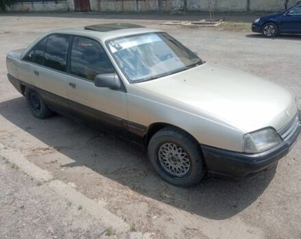 Желтый Опель Омега, объемом двигателя 2 л и пробегом 300 тыс. км за 797 $, фото 1 на Automoto.ua