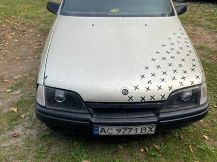 Жовтий Опель Омега, об'ємом двигуна 2 л та пробігом 180 тис. км за 600 $, фото 1 на Automoto.ua