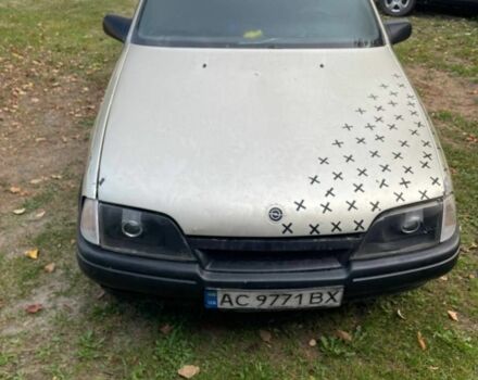 Жовтий Опель Омега, об'ємом двигуна 2 л та пробігом 180 тис. км за 600 $, фото 1 на Automoto.ua