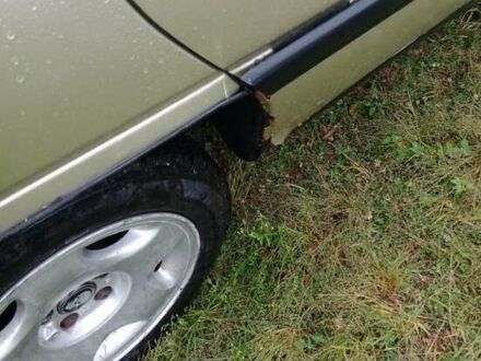 Жовтий Опель Омега, об'ємом двигуна 2 л та пробігом 40 тис. км за 1200 $, фото 1 на Automoto.ua