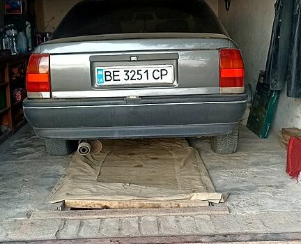 Опель Омега 1987 в Николаеве на Automoto.ua Серый Опель Омега, объемом двигателя 2 л и пробегом 0 тыс. км за 1850 $, фото 1 на Automoto.ua