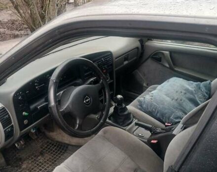 Серый Опель Омега, объемом двигателя 2 л и пробегом 287 тыс. км за 850 $, фото 5 на Automoto.ua