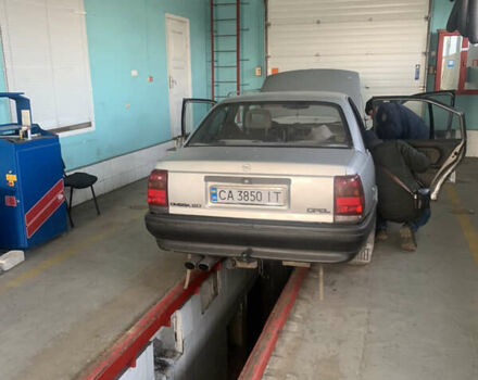 Серый Опель Омега, объемом двигателя 2 л и пробегом 200 тыс. км за 900 $, фото 3 на Automoto.ua