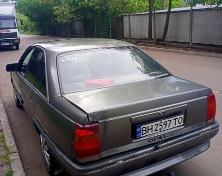 Серый Опель Омега, объемом двигателя 2 л и пробегом 378 тыс. км за 800 $, фото 4 на Automoto.ua