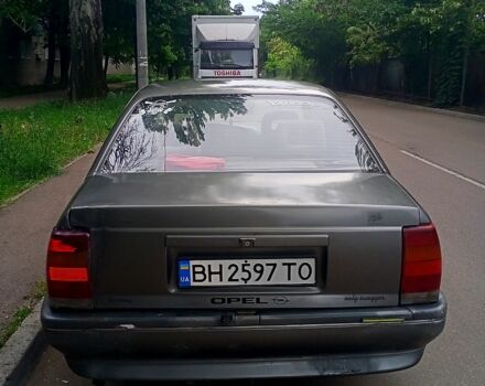 Серый Опель Омега, объемом двигателя 2 л и пробегом 378 тыс. км за 800 $, фото 2 на Automoto.ua