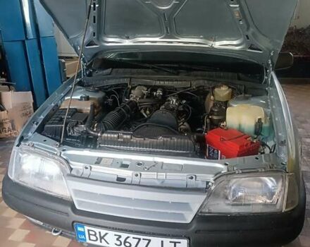 Сірий Опель Омега, об'ємом двигуна 2 л та пробігом 222 тис. км за 1800 $, фото 13 на Automoto.ua