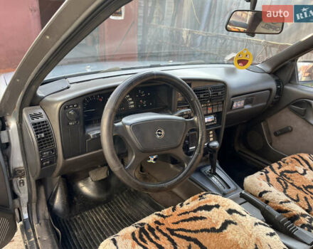 Серый Опель Омега, объемом двигателя 2 л и пробегом 322 тыс. км за 2100 $, фото 8 на Automoto.ua