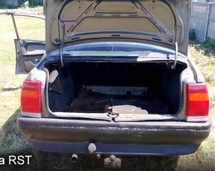 Серый Опель Омега, объемом двигателя 2.3 л и пробегом 350 тыс. км за 480 $, фото 6 на Automoto.ua