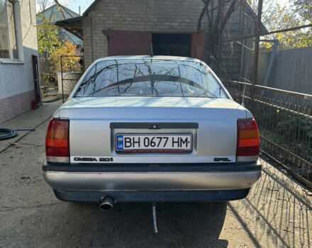 Серый Опель Омега, объемом двигателя 2 л и пробегом 322 тыс. км за 2100 $, фото 3 на Automoto.ua
