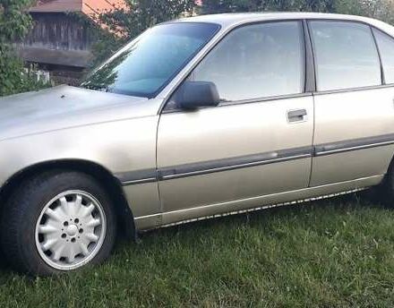 Сірий Опель Омега, об'ємом двигуна 2 л та пробігом 305 тис. км за 1750 $, фото 3 на Automoto.ua