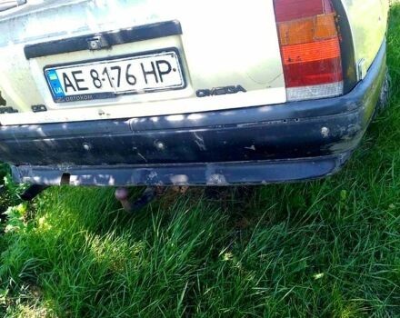 Серый Опель Омега, объемом двигателя 1.8 л и пробегом 300 тыс. км за 600 $, фото 2 на Automoto.ua