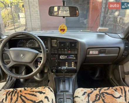 Серый Опель Омега, объемом двигателя 2 л и пробегом 322 тыс. км за 2100 $, фото 10 на Automoto.ua