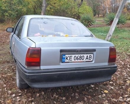 Серый Опель Омега, объемом двигателя 2.3 л и пробегом 300 тыс. км за 1800 $, фото 2 на Automoto.ua