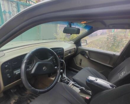 Серый Опель Омега, объемом двигателя 1.8 л и пробегом 184 тыс. км за 1192 $, фото 1 на Automoto.ua