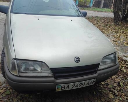 Серый Опель Омега, объемом двигателя 1.8 л и пробегом 184 тыс. км за 1192 $, фото 9 на Automoto.ua