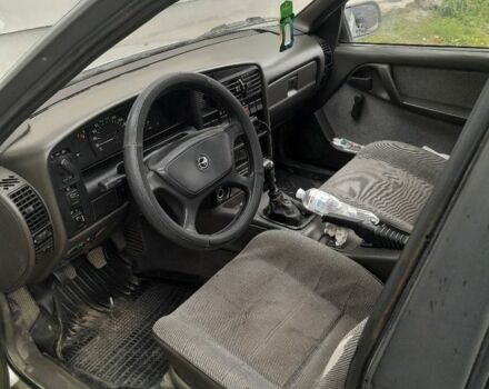 Сірий Опель Омега, об'ємом двигуна 2 л та пробігом 360 тис. км за 900 $, фото 4 на Automoto.ua