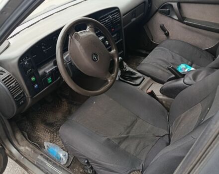 Серый Опель Омега, объемом двигателя 2 л и пробегом 200 тыс. км за 400 $, фото 2 на Automoto.ua