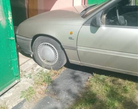 Серый Опель Омега, объемом двигателя 1 л и пробегом 260 тыс. км за 1750 $, фото 1 на Automoto.ua