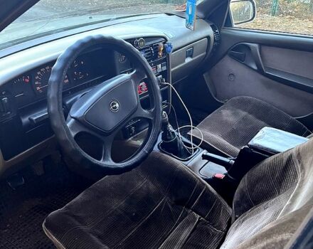 Опель Омега 1988 в Новомосковске на Automoto.ua Серый Опель Омега, объемом двигателя 2 л и пробегом 200 тыс. км за 950 $, фото 3 на Automoto.ua