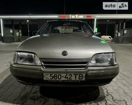 Сірий Опель Омега, об'ємом двигуна 1.8 л та пробігом 360 тис. км за 2000 $, фото 3 на Automoto.ua