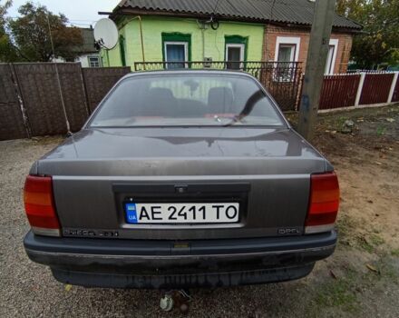 Серый Опель Омега, объемом двигателя 2 л и пробегом 333 тыс. км за 1250 $, фото 2 на Automoto.ua