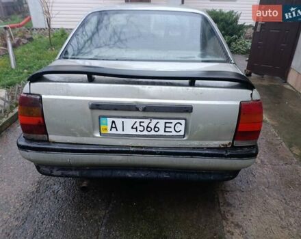 Серый Опель Омега, объемом двигателя 1.8 л и пробегом 500 тыс. км за 400 $, фото 3 на Automoto.ua