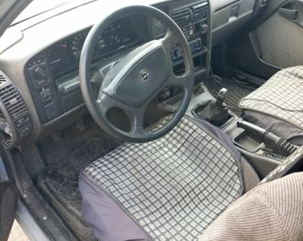 Сірий Опель Омега, об'ємом двигуна 2 л та пробігом 400 тис. км за 1200 $, фото 5 на Automoto.ua