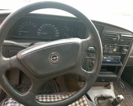 Сірий Опель Омега, об'ємом двигуна 2 л та пробігом 400 тис. км за 1200 $, фото 4 на Automoto.ua