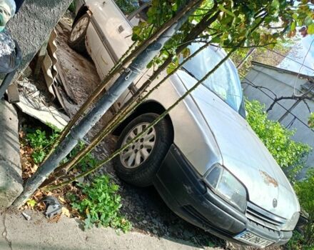 Сірий Опель Омега, об'ємом двигуна 2 л та пробігом 400 тис. км за 600 $, фото 1 на Automoto.ua