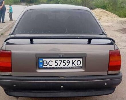 Сірий Опель Омега, об'ємом двигуна 1.8 л та пробігом 291 тис. км за 1000 $, фото 1 на Automoto.ua
