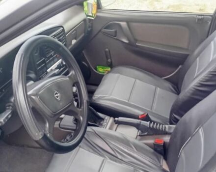 Серый Опель Омега, объемом двигателя 0 л и пробегом 292 тыс. км за 900 $, фото 2 на Automoto.ua