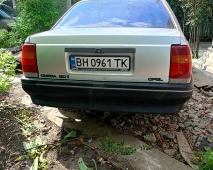 Сірий Опель Омега, об'ємом двигуна 2 л та пробігом 400 тис. км за 600 $, фото 2 на Automoto.ua