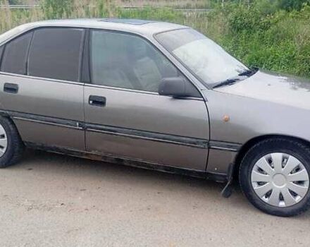 Сірий Опель Омега, об'ємом двигуна 1.8 л та пробігом 291 тис. км за 1000 $, фото 2 на Automoto.ua