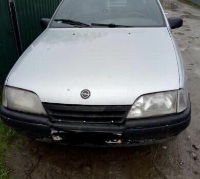 Серый Опель Омега, объемом двигателя 2 л и пробегом 250 тыс. км за 600 $, фото 1 на Automoto.ua