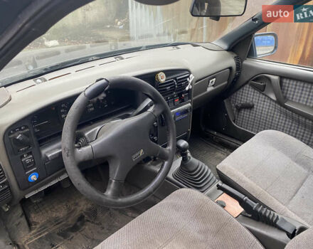 Сірий Опель Омега, об'ємом двигуна 2 л та пробігом 250 тис. км за 1179 $, фото 4 на Automoto.ua