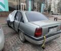 Сірий Опель Омега, об'ємом двигуна 2 л та пробігом 300 тис. км за 500 $, фото 1 на Automoto.ua