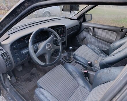 Серый Опель Омега, объемом двигателя 0 л и пробегом 200 тыс. км за 550 $, фото 6 на Automoto.ua