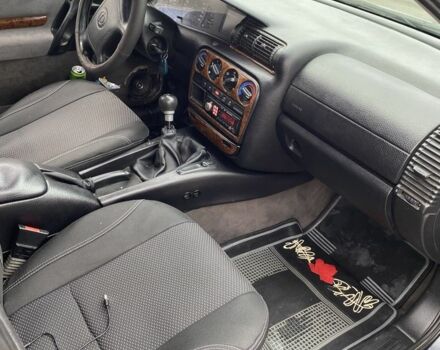 Серый Опель Омега, объемом двигателя 2 л и пробегом 317 тыс. км за 1780 $, фото 3 на Automoto.ua