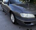 Серый Опель Омега, объемом двигателя 2 л и пробегом 350 тыс. км за 2500 $, фото 1 на Automoto.ua