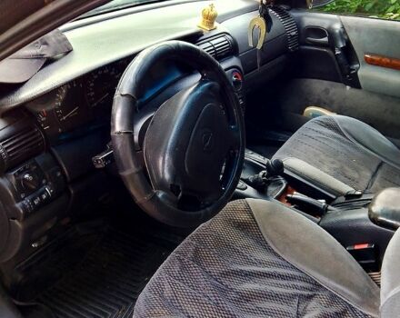 Сірий Опель Омега, об'ємом двигуна 2 л та пробігом 300 тис. км за 1100 $, фото 1 на Automoto.ua