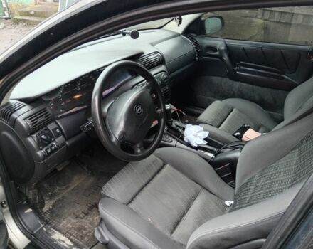 Сірий Опель Омега, об'ємом двигуна 2 л та пробігом 277 тис. км за 3000 $, фото 3 на Automoto.ua