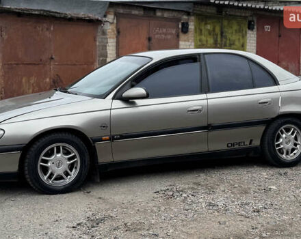 Серый Опель Омега, объемом двигателя 2 л и пробегом 297 тыс. км за 1950 $, фото 3 на Automoto.ua