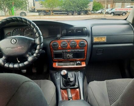 Серый Опель Омега, объемом двигателя 2 л и пробегом 320 тыс. км за 2500 $, фото 6 на Automoto.ua